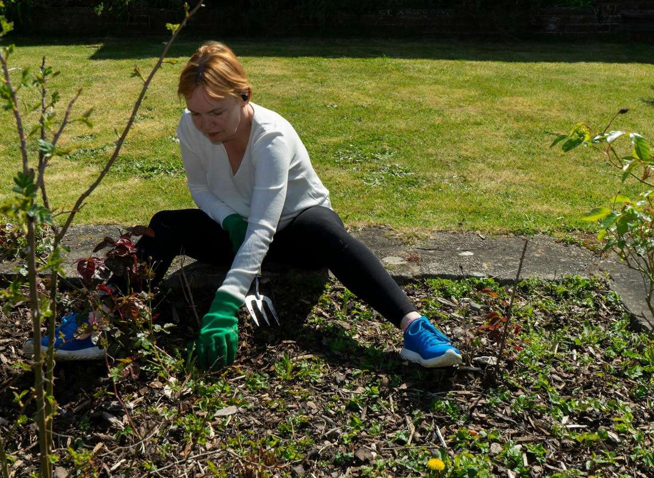 woman-gardening